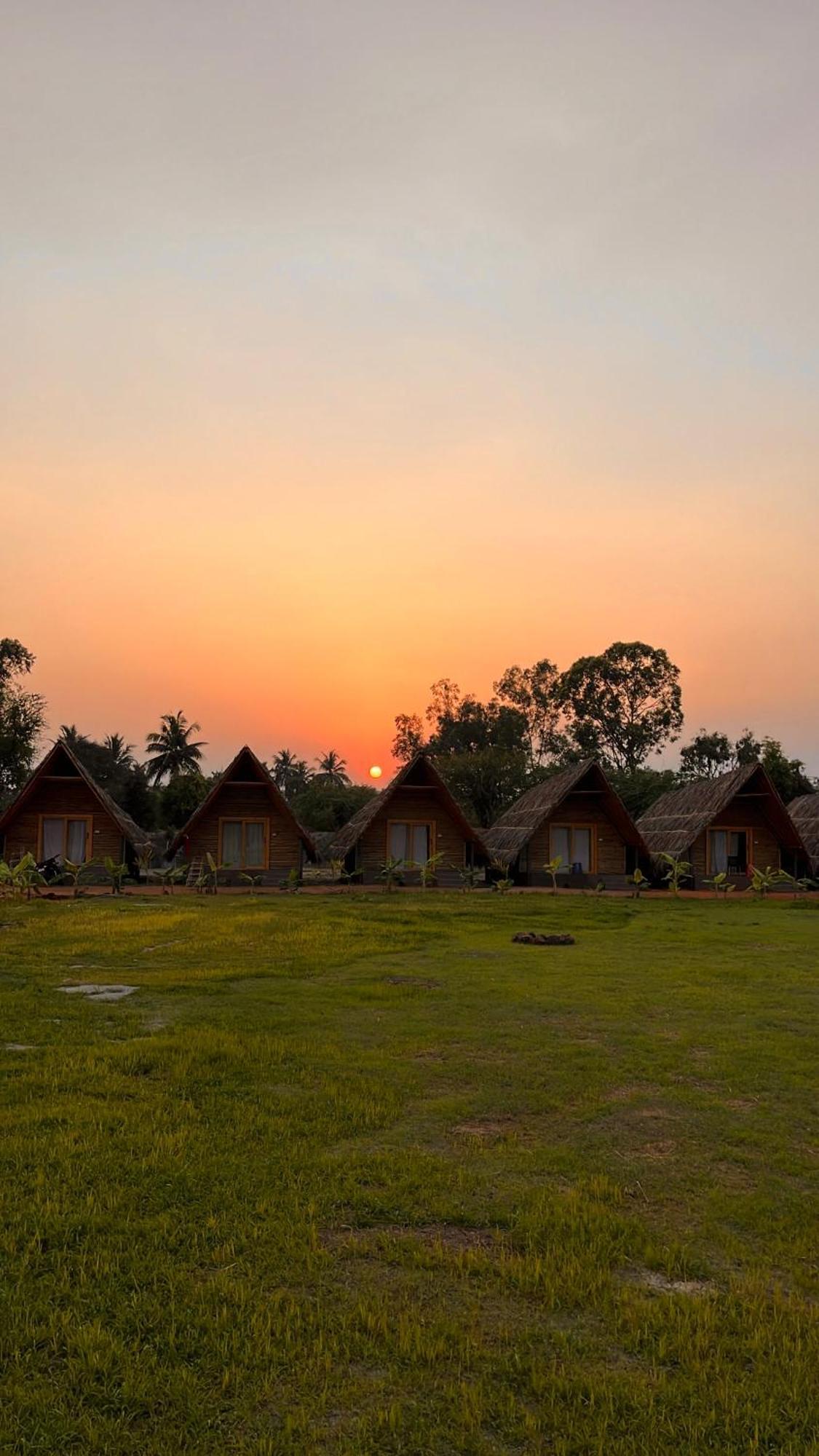 Tropical Hampi Hotel Exterior photo